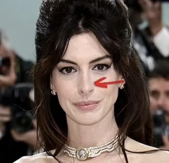 Quảng cáo sản phẩm chống lão hoá của Anne Hathaway gây tranh cãi- Ảnh 12.