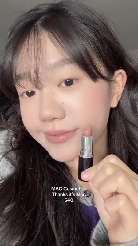 Có hãng son cứ trời lạnh là chiếm sóng MXH: Quá nhiều màu hot trend, lên môi slay thôi rồi!- Ảnh 15.