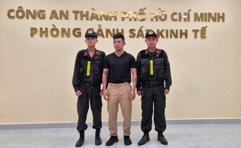 Sự hết thời của sao nam Vbiz vướng vòng lao lý: Từng định hình cả làng nhạc, nay sắp bị thu hồi giấy phép hoạt động- Ảnh 3.