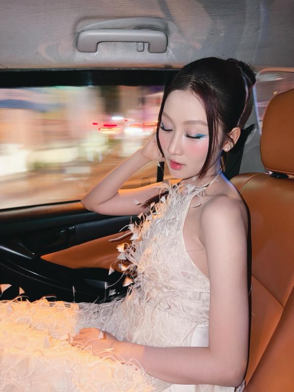 Quế Anh chơi lớn đầu năm, đổi giao diện sexy nhất trước giờ- Ảnh 14.