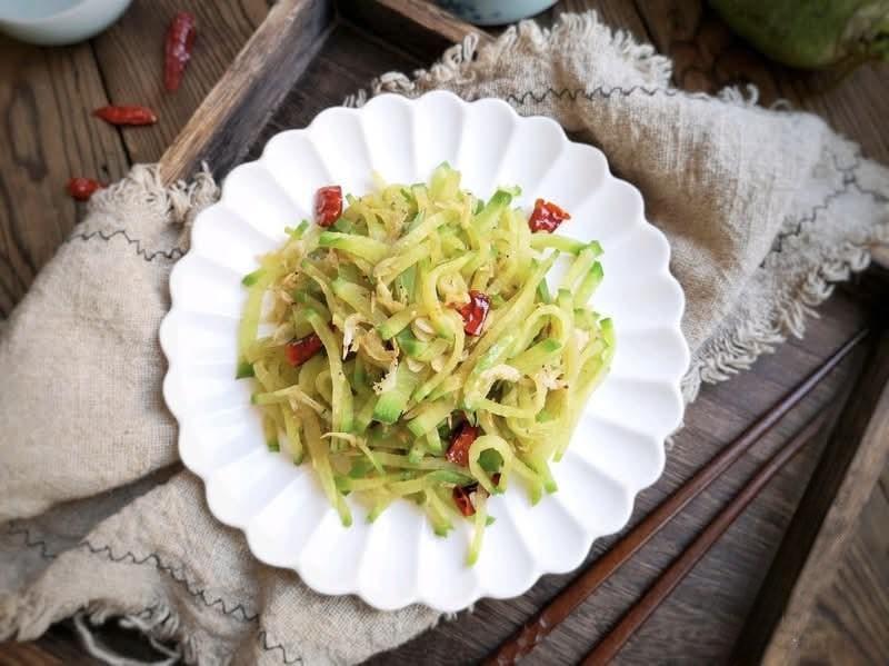 Củ cải đem thái sợi rồi xào cùng nguyên liệu này vừa ngon miệng, lại giàu canxi tốt cho xương từ già đến trẻ- Ảnh 10.