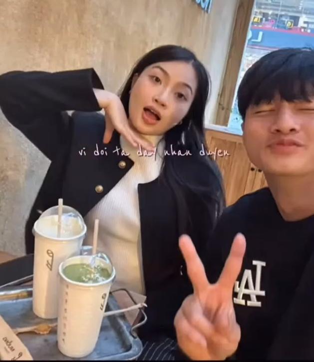 Thủ môn hotboy Cao Văn Bình U23 Việt Nam đã có bạn gái xinh xắn, tình cảm cỡ này, hội fangirl 