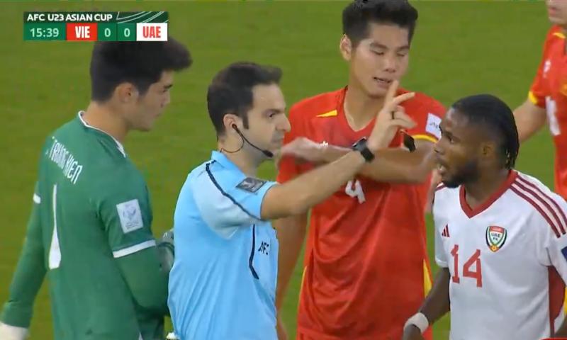 Trọng tài trận tứ kết căng não của U23 Việt Nam - U23 UAE áp lực cỡ nào, cứ nhìn ảnh này là rõ!- Ảnh 5.