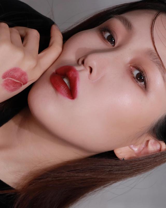 Hơn 2 triệu cô gái thành Conan truy tìm 1 màu son đỏ rượu sang chảnh khó tả- Ảnh 6.