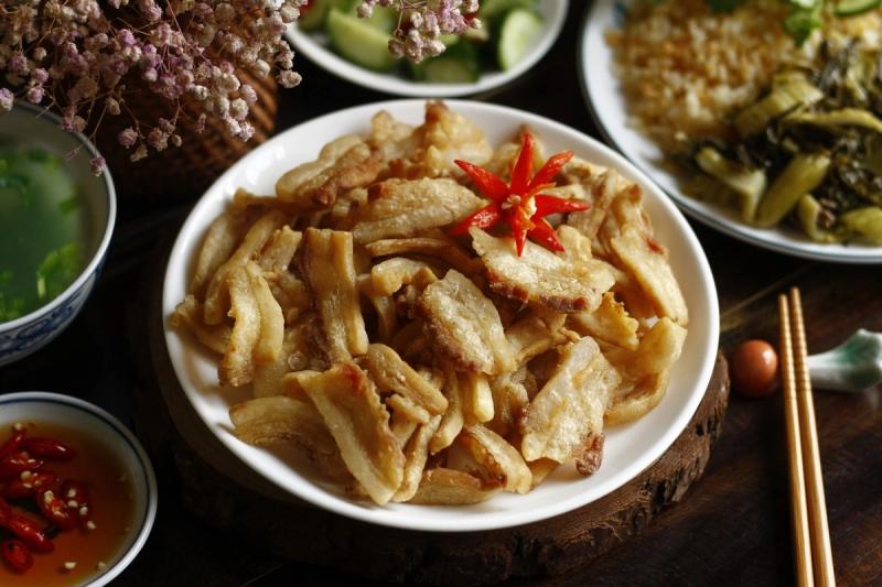 Mỡ lợn được xem là một trong những thực phẩm lành mạnh nhất thế giới, nhưng bì lợn chiên giòn liệu có nên ăn?- Ảnh 1.