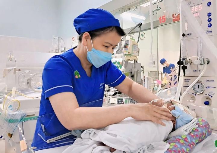 Cứu sống em bé sinh non 27 tuần người Hàn Quốc- Ảnh 1.