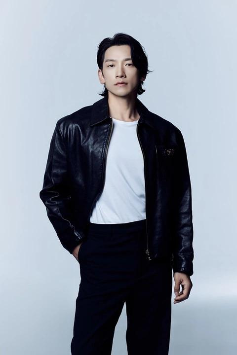 Sự hết thời của ca sĩ số 1 showbiz: Ra nhạc không ai hay, áp lực ế vé, concert phải cúi đầu xin lỗi- Ảnh 1.