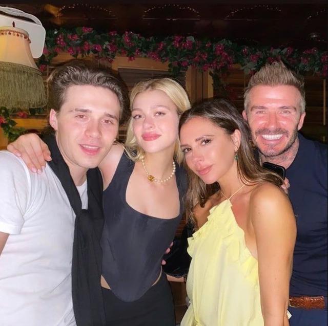 David Beckham - Victoria và vợ chồng con cả từng ấm áp thế này trước khi Brooklyn 