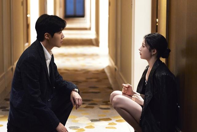 Ra mà xem diễn viên Việt đóng phim cùng Kim Seon Ho, khoe ảnh nét căng với Go Youn Jung mà ghen nổ mắt- Ảnh 1.