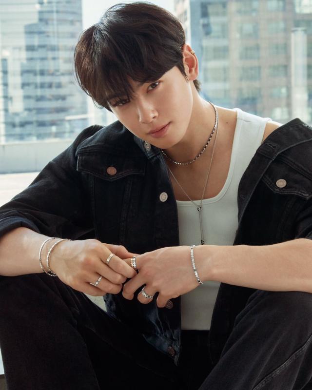 Showbiz có mỹ nam IQ xuất chúng, thiên tài gương mặt được Bộ Quốc phòng chọn làm đại diện thúc đẩy kinh tế quốc gia- Ảnh 1.