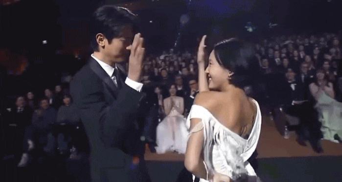 Showbiz có một mỹ nhân đỉnh đến mức hất tay vài cái cũng đổi đời, thiết lập lại cả lịch sử Kpop- Ảnh 3.