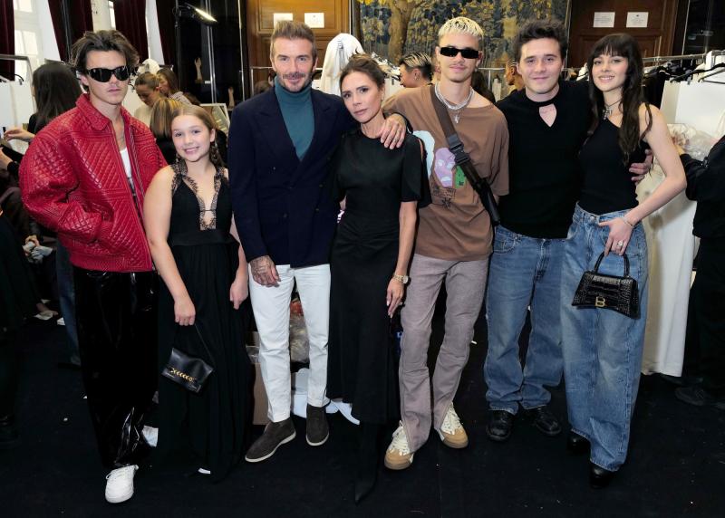 David Beckham - Victoria và vợ chồng con cả từng ấm áp thế này trước khi Brooklyn 