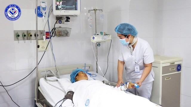 Cuộc gọi trong đêm từ vùng biên giới và hạnh trình giành giật sự sống cho sản phụ gặp biến chứng, đe dọa tính mạng cả 2 mẹ con- Ảnh 5.