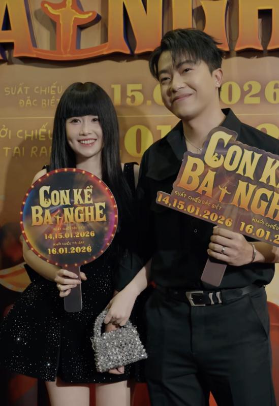 Mỹ nhân 35 tuổi đốn tim người hâm mộ khi đứng cạnh chồng: Vô tình để lộ bí quyết trẻ lâu mọi phụ nữ đều xứng đáng sở hữu- Ảnh 1.