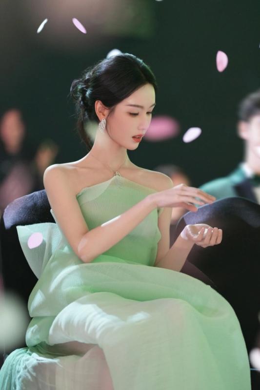 "Thần tiên tỷ tỷ thế hệ mới" xứ Trung da trắng mịn nổi bật: Ngày nào cũng ăn 1 thứ chợ Việt bán đầy để da mọng collagen, rất tốt sức khỏe- Ảnh 2.