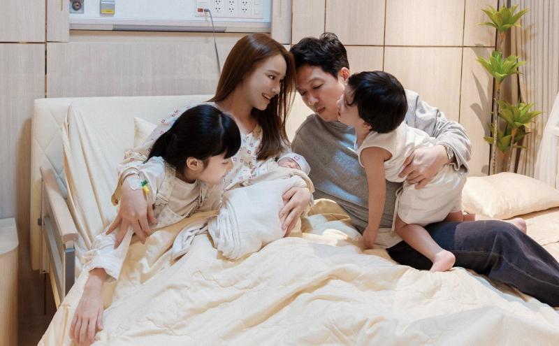 Visual Nhã Phương cam thường vẫn sáng bừng ngay khi vừa sinh con thứ 3, 