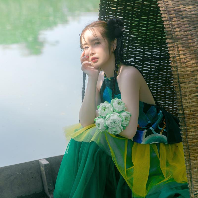 Mỹ nhân 35 tuổi đốn tim người hâm mộ khi đứng cạnh chồng: Vô tình để lộ bí quyết trẻ lâu mọi phụ nữ đều xứng đáng sở hữu- Ảnh 7.