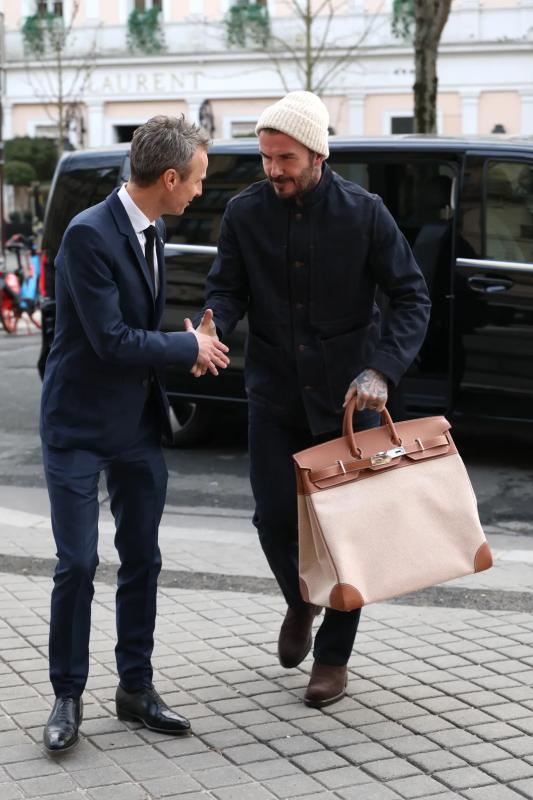 Túi Hermès với nhà Beckham chỉ là bao tải đựng đồ, nhìn cảnh gia đình khệ nệ đi du lịch mà choáng!- Ảnh 2.