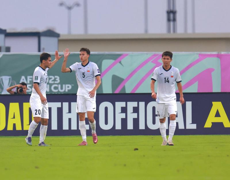 "Cái chân trái ma thuật" của Khuất Văn Khang khiến lưới U23 Kyrgyzstan rung lên bần bật- Ảnh 9.