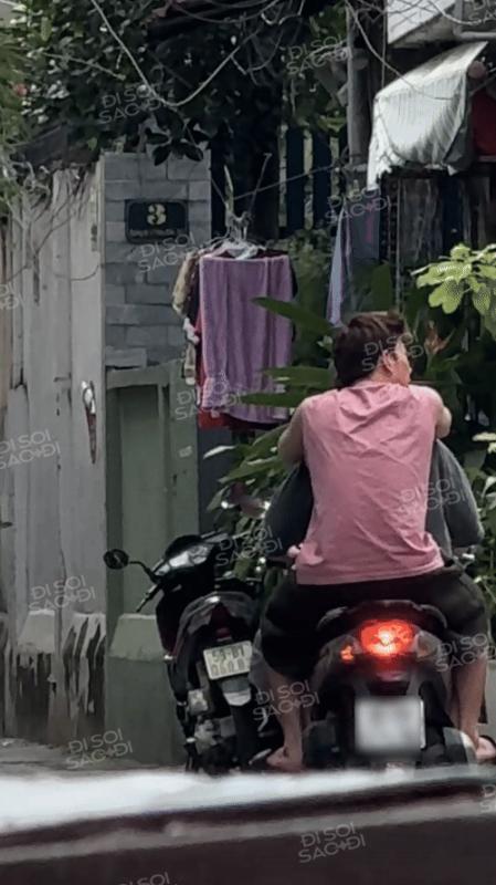 Bắt gặp Dương Domic tại biệt thự mới giữa tin đồn yêu Linh Ka, diện mạo đời thường suýt nhận không ra- Ảnh 2.