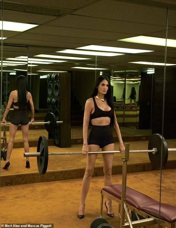 Demi Moore gây 