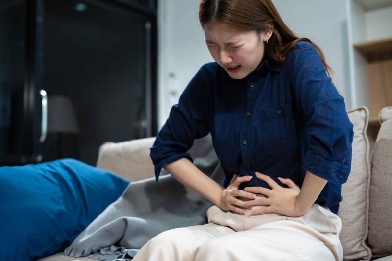 Nếu là phụ nữ, BS nói có 5 dấu hiệu đau bụng này thì 