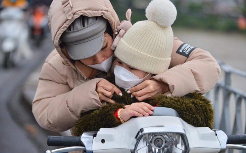 Không khí lạnh rất mạnh sắp tràn về, "bỏ túi" những mẹo này để giữ sức khỏe mùa rét- Ảnh 1.