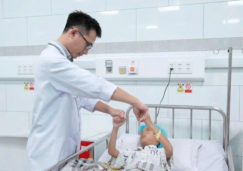 Bé trai mới 9 tuổi đã bị đột quỵ, bác sĩ cảnh báo dấu hiệu bất thường- Ảnh 2.