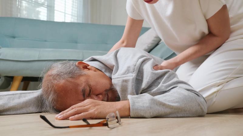 Đột quỵ không chừa ai: Nhớ kỹ 5 điều đừng làm trước khi ngủ- Ảnh 1.