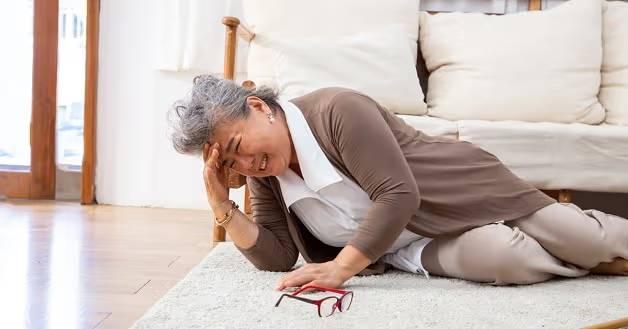 Đột quỵ mùa lạnh: Khi "sát thủ âm thầm" tìm đến cả người trẻ, BS bệnh viện Bạch Mai chỉ ra 5 nguyên tắc vàng phòng ngừa đột quỵ- Ảnh 2.