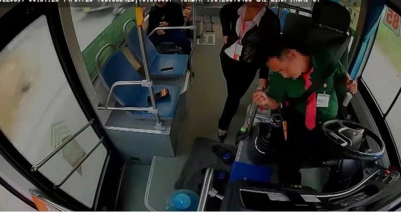 Tài xế đột quỵ sau vô lăng: Bác sĩ cảnh báo nóng vì liên quan nhiều nhân mạng- Ảnh 1.