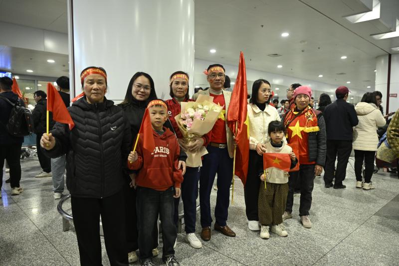 Chào đón những "chiến binh" U23 Việt Nam kiên cường mang huy chương đồng U23 châu Á về nước- Ảnh 13.