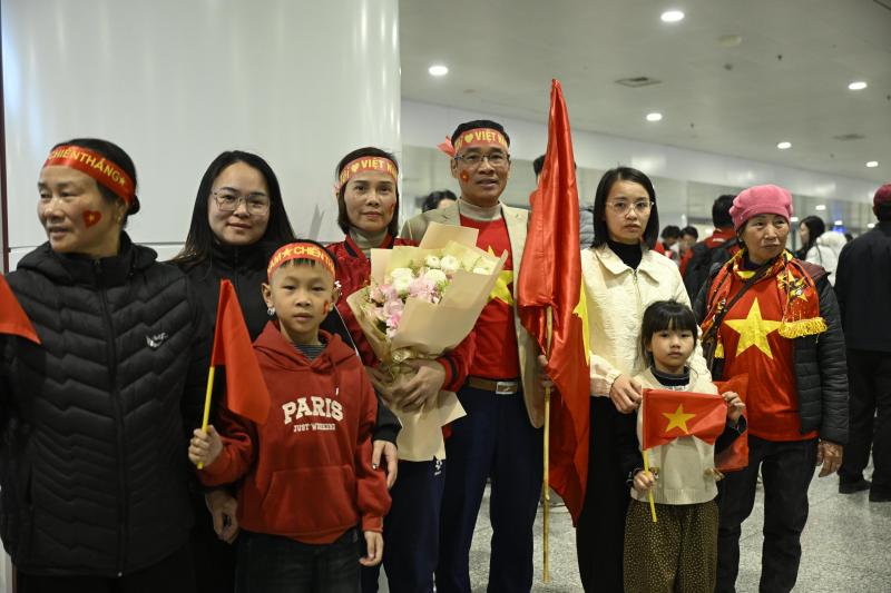 Chào đón những "chiến binh" U23 Việt Nam kiên cường mang huy chương đồng U23 châu Á về nước- Ảnh 12.