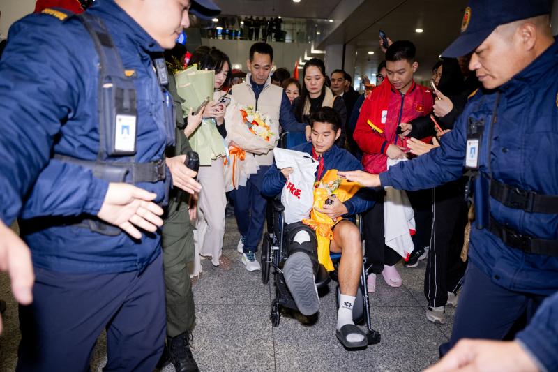 Chào đón những "chiến binh" U23 Việt Nam kiên cường mang huy chương đồng U23 châu Á về nước- Ảnh 9.