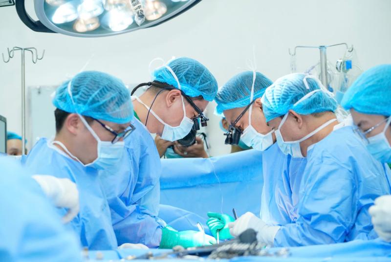 Ca ghép tim chạy đua với tử thần cứu bé trai 15 tuổi- Ảnh 4.