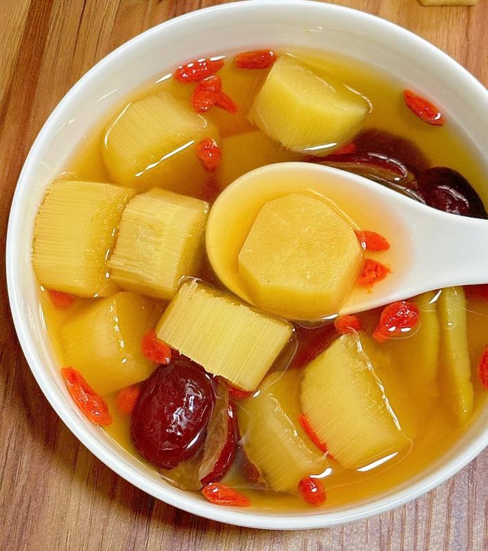 Mùa đông da khô nứt nẻ, môi bong tróc, đừng vội mua mỹ phẩm đắt tiền: Hãy đun ngay nồi nước 