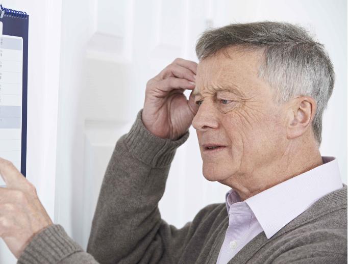 Khi người thân hay quên, chúng ta lại nghĩ đó là “già rồi” mà bỏ qua bệnh Alzheimer: Đừng chủ quan với 5 thay đổi này- Ảnh 5.