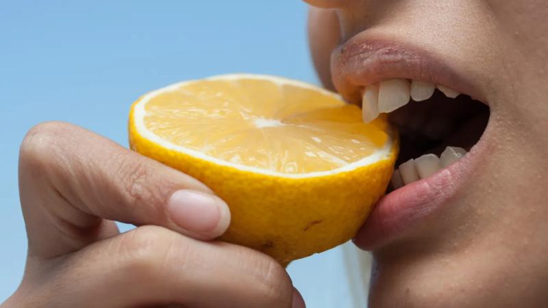 Một loại vitamin quen thuộc đang được khoa học "điểm danh": "Ăn" đều mỗi ngày, da săn chắc, collagen được kích hoạt từ trong ra ngoài- Ảnh 4.