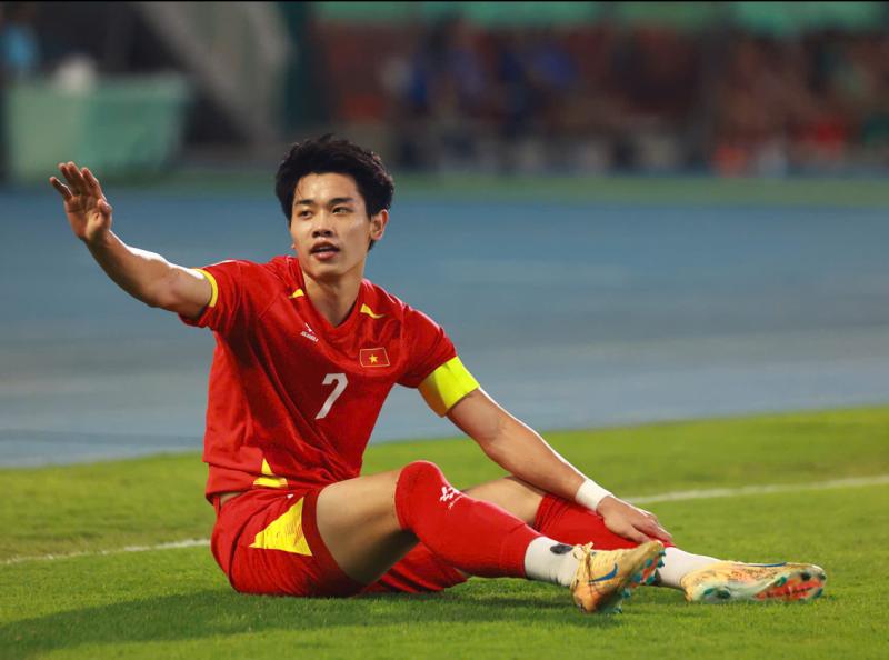 Đình Bắc bị treo giò 2 trận của tuyển Việt Nam- Ảnh 1.