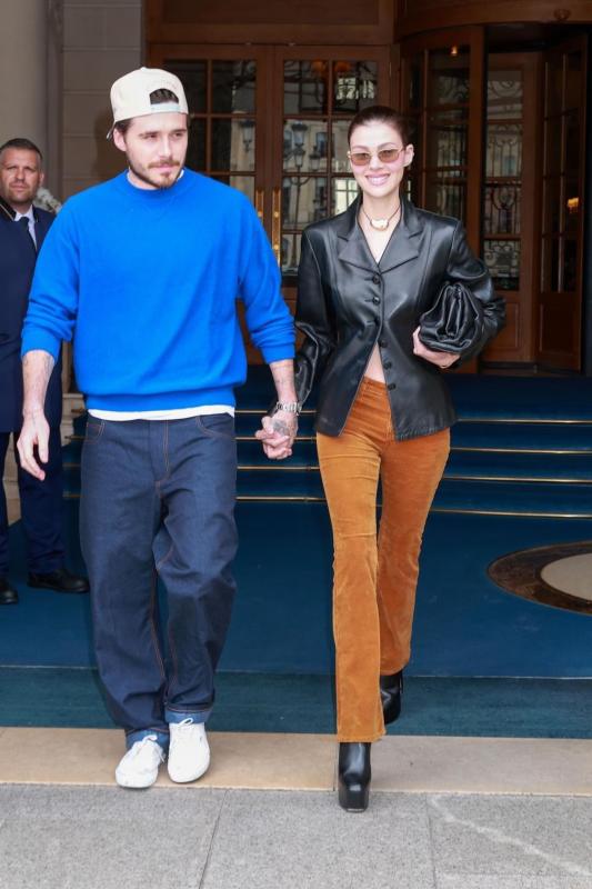 Con dâu của Victoria Beckham: Tiểu thư tài phiệt mê quần dài hơn váy, mặc chất tới từng set đồ- Ảnh 7.