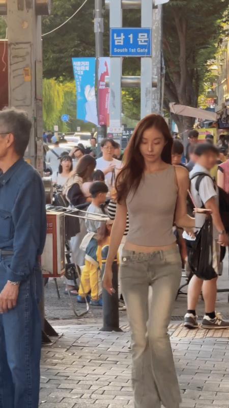 Hot girl đường phố mặc đơn giản vẫn hút hơn 16 triệu người xem là ai?- Ảnh 4.