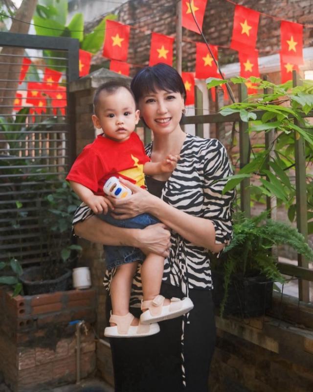 Mẹ Doãn Hải My U50 khoe visual trẻ đẹp bất bại ngày cuối năm, thần thái sang chuẩn 