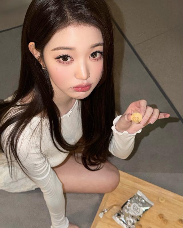 Đoạn video luộm thuộm của công chúa Kpop bị đào lại, tất cả vì combo dép lê và tất trắng?- Ảnh 13.