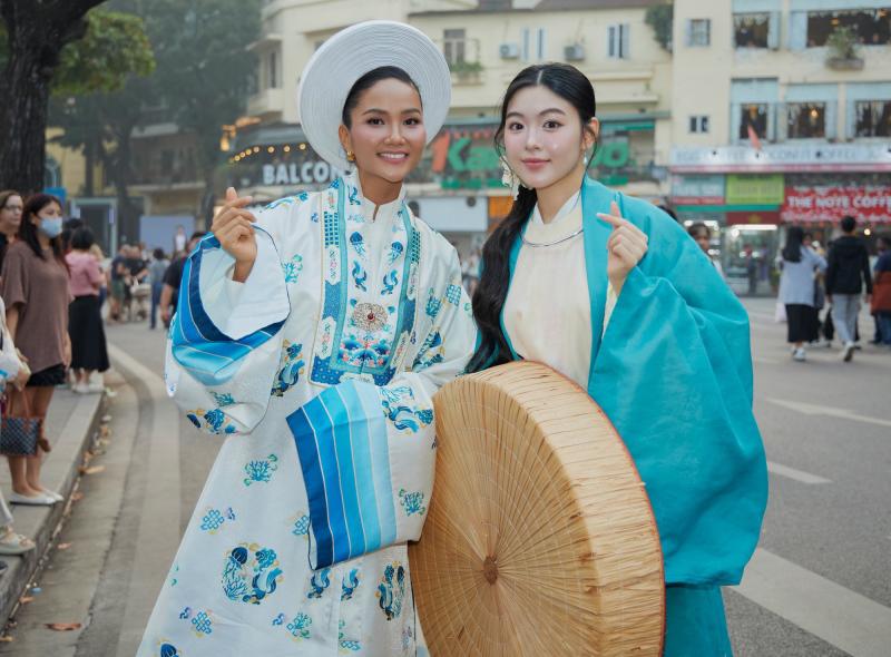 Hương Giang - H'Hen Niê sau 7 năm giờ ra sao?- Ảnh 5.