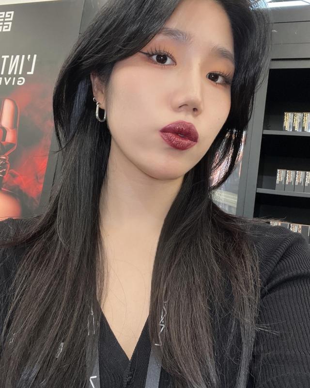 Hơn 2 triệu cô gái thành Conan truy tìm 1 màu son đỏ rượu sang chảnh khó tả- Ảnh 12.