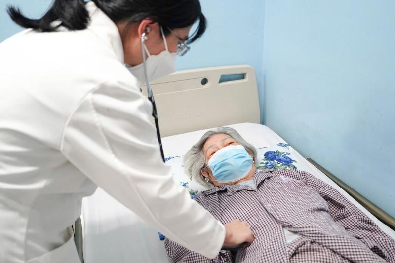 Trời lạnh, bác sĩ chỉ ra nguy cơ với người lớn tuổi- Ảnh 1.
