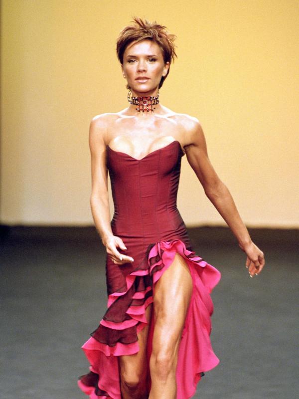 Cuộc nổi loạn của con trai khiến Victoria Beckham đạt kỳ tích 25 năm có 1- Ảnh 4.