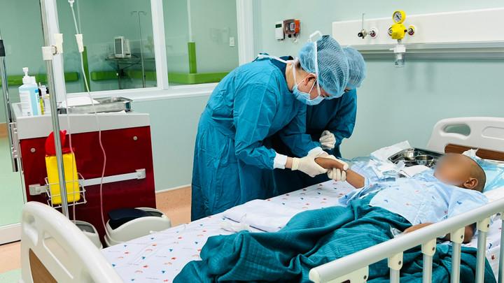 Bệnh viện Nhi đồng 1 lần đầu ghép tế bào gốc tạo máu cho bệnh nhi suy tủy- Ảnh 1.