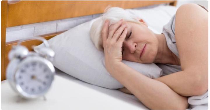 Hai điều người trên 50 tuổi nên tránh khi ngủ trưa- Ảnh 2.