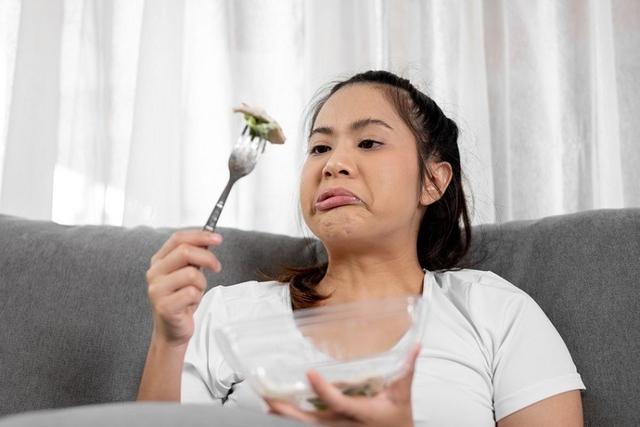 Giảm cân sau 45 tuổi có siêu khó không? Ăn 5 thực phẩm này thì mỡ "cứng đầu" cũng bị đốt cháy ngay cả khi ngủ- Ảnh 1.